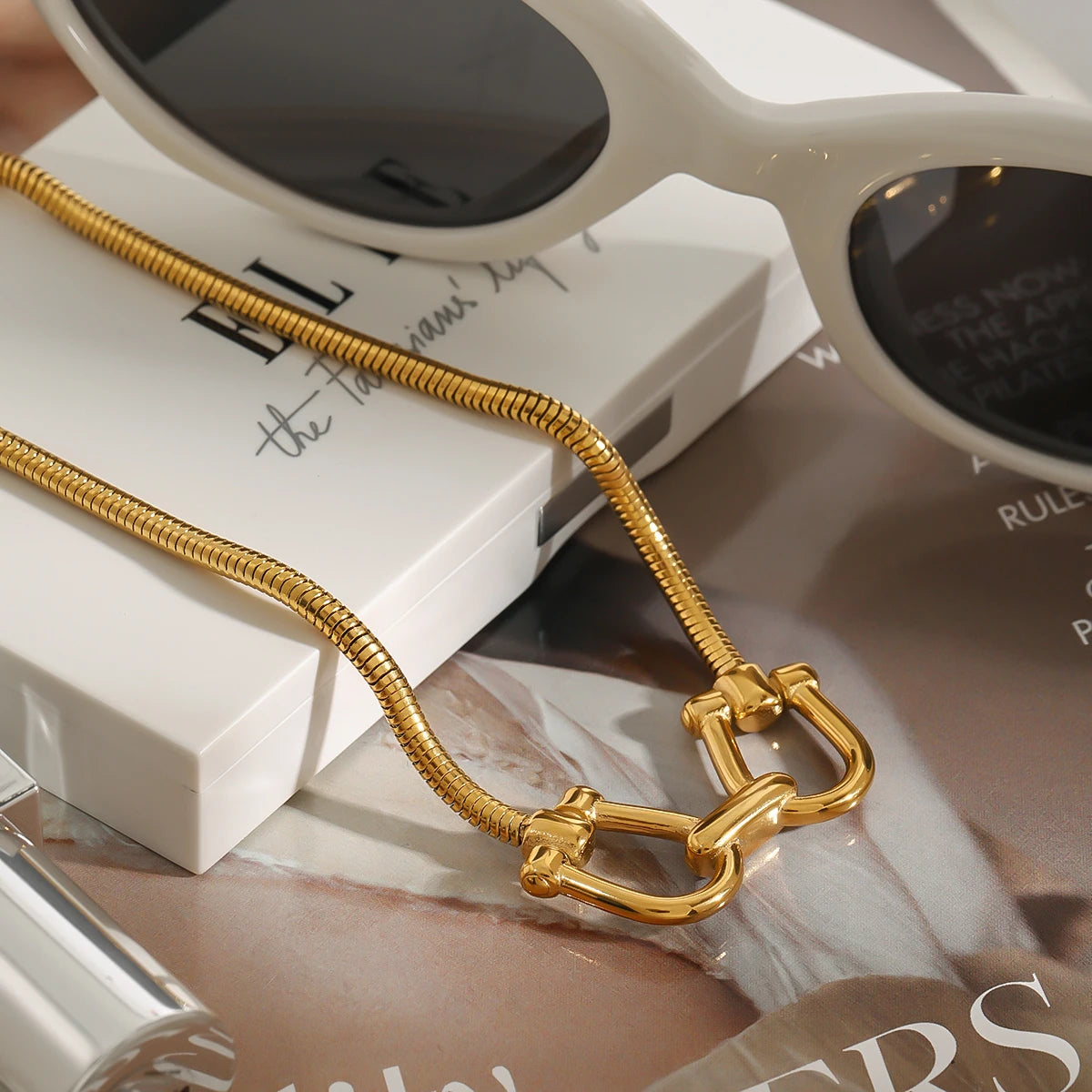 Colar Horseshoe Buckle Khosh Brands